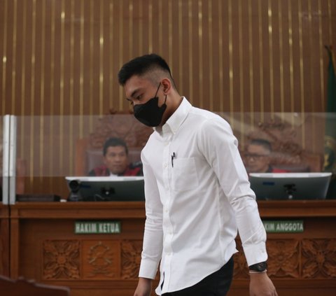 FOTO: Ekspresi Mario Dandy Dituntut Hukuman 12 Tahun Penjara dan Bayar Ganti Rugi Rp120 Miliar