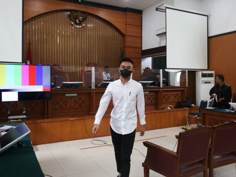 FOTO: Ekspresi Mario Dandy Dituntut Hukuman 12 Tahun Penjara dan Bayar Ganti Rugi Rp120 Miliar