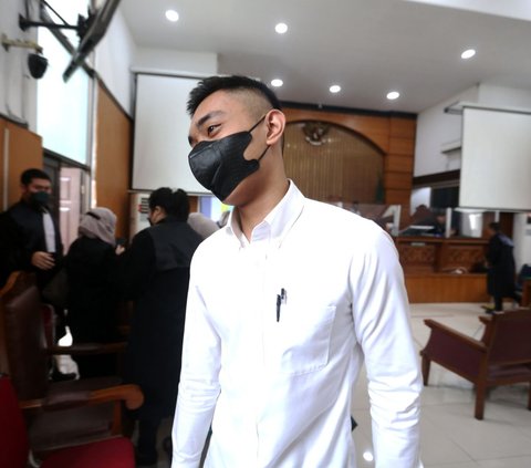 FOTO: Ekspresi Mario Dandy Dituntut Hukuman 12 Tahun Penjara dan Bayar Ganti Rugi Rp120 Miliar