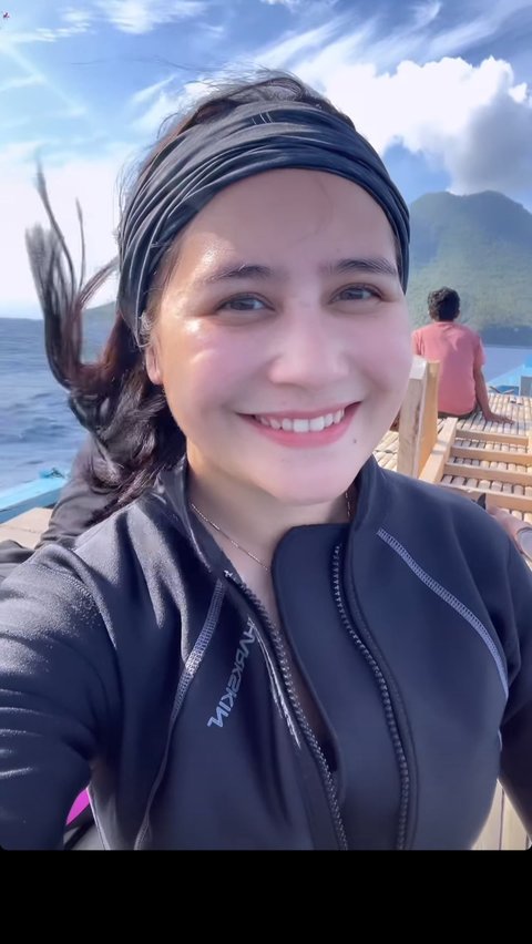 10 Momen Keseruan Prilly Latuconsina Diving di Ternate, Potret Cantiknya Malah Bikin Salfok