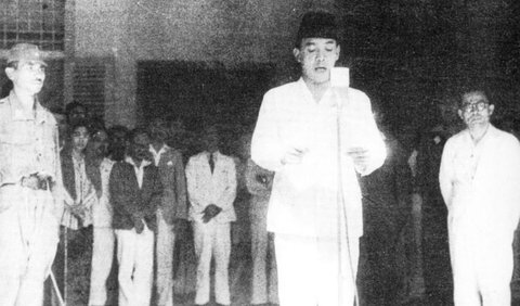 Bung Karno dan Bung Hatta Memproklamasikan Kemerdekaan Republik Indonesia  17 Agustus 1945