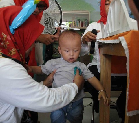 FOTO: Cegah Diare Berat, Kemenkes Gelar Imunisasi Rotavirus Secara Nasional