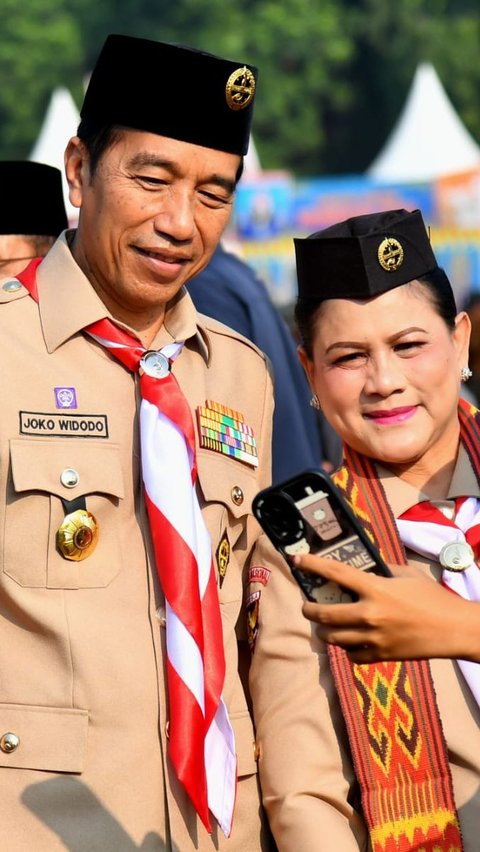 Momen Jokowi dan Iriana Berseragam Pramuka Tinjau Raimuna Nasional XII di Cibubur