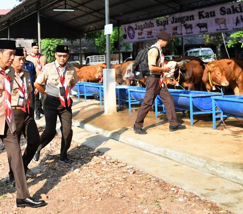 Momen Jokowi dan Iriana Berseragam Pramuka Tinjau Raimuna Nasional XII di Cibubur