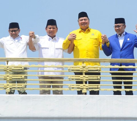 Koalisi pengusung Prabowo kini semakin gemuk dengan gabungnya Golkar dan PAN. Prabowo menuturkan, merapatnya dua partai Parlemen itu sekaligus menandakan satu tahun kontrak politik antara Gerindra dengan Partai Kebangkitan Bangsa (PKB).