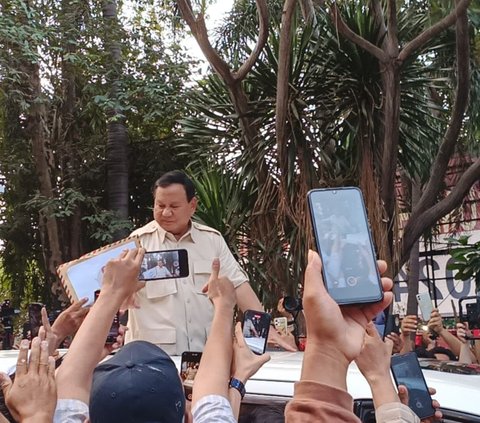 Resmikan Rumah Pemenangan Relawan, Prabowo: Ganjar dan Anies adalah Sahahat Saya