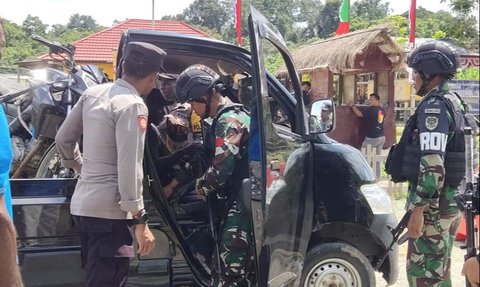 Jelang HUT Kemerdekaan Indonesia, Kendaraan Melintas di Trans Papua Disweeping