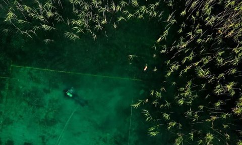 Desa Purba Berusia 8000 Tahun Ditemukan di Dasar Danau, Dikelilingi 100.000 Pagar Kayu Runcing