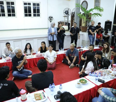 Makan Bareng Influencer, Ganjar Jawab Harapan Anak Muda Tentang Masa Depan