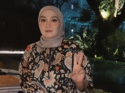 8 Potret Ibu Mertua Ricky Subagja yang Usianya Sama dengan Menantunya, Dikatakan Seperti Sedang Mengalami Masa Puber Kedua