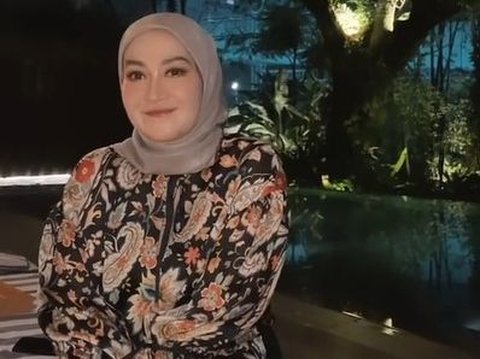 8 Potret Ibu Mertua Ricky Subagja yang Usianya Sama dengan Menantunya, Dikatakan Seperti Sedang Mengalami Masa Puber Kedua