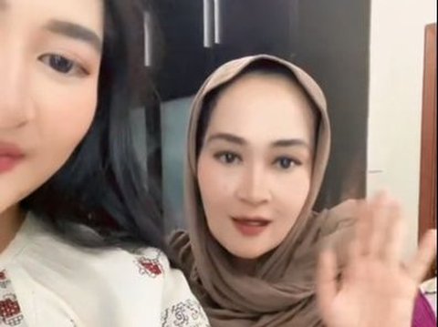 8 Potret Ibu Mertua Ricky Subagja yang Usianya Sama dengan Menantunya, Dikatakan Seperti Sedang Mengalami Masa Puber Kedua