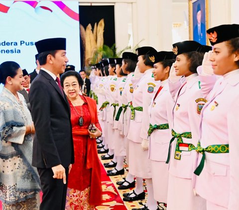 Bahkan, ia tidak menyangka latihannya saat membawa baki bendera pusaka dilihat langsung oleh Presiden Jokowi dan Ibu Iriana.