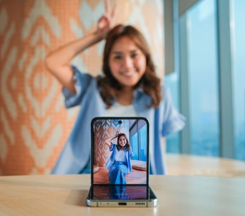 “Foldable phone ini pilihan terbaik untuk menunjukan gayamu sebagai trendsetter,” kata dia Simon Lee, President of Samsung Electronics Indonesia di Jakarta, Selasa (15/8).