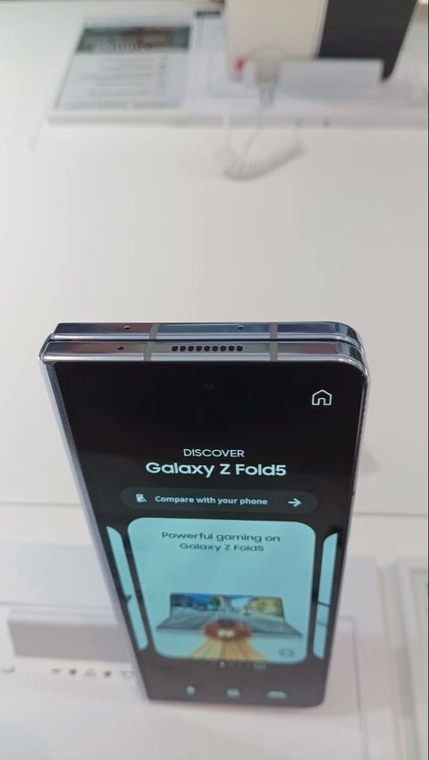 Konsumen dapat membeli Galaxy Z Flip5 dengan harga mulai dari Rp15.999.000, sedangkan Galaxy Z Fold5 tersedia dengan harga mulai dari Rp24.999.000.