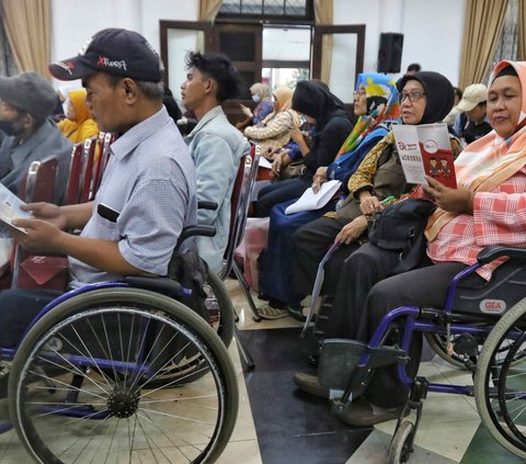 Kegiatan ini merupakan tindak lanjut dari program yang telah dilaksanakan di tahun 2014 dengan melakukan pelatihan dan pembuatan buku panduan untuk financial literacy bagi penyandang disabilitas.