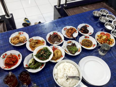 4. Nasi Padang - Rijsttafel