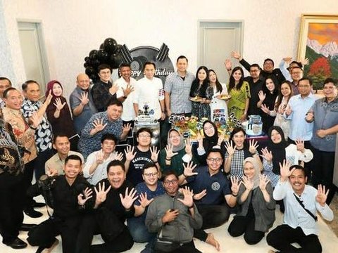 8 Potret Perayaan Ulang Tahun Agus Harimurti Yudhoyono yang ke-45, Netizen Kaget Dikira Masih Kepala Tiga.