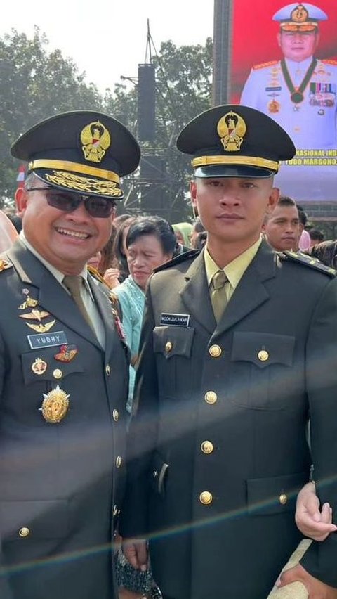 Anak Jenderal Bintang 2 TNI jadi Perwira Pangkat Letda, Menangis Haru saat Didatangi Sang Ayah