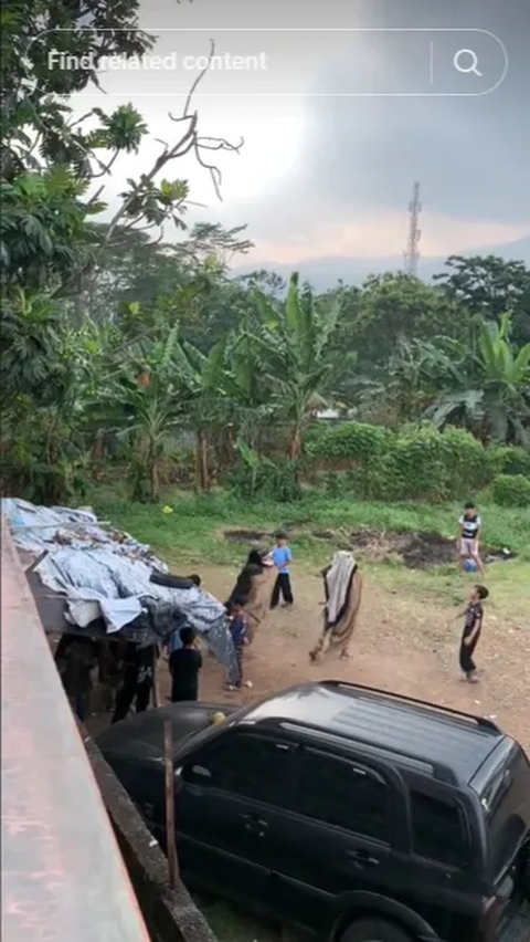 Penghuni Kos Bagikan Keseruan Anak-Anak Main Kesenian Reak, Jadi Normal Day di Bandung Timur