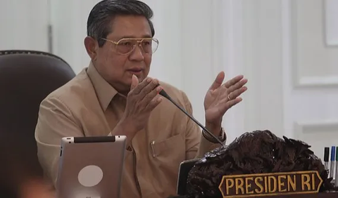 Di periode itu, sejumlah politisi partai kerap kali menyebut SBY dengan panggilan 'pak Lurah'. Panggilan itu disebut sejumlah politisi jika sedang berbincang santai dengan wartawan di DPR kala itu.