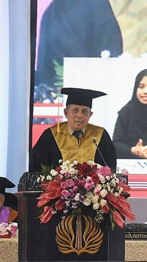 Jenderal Brimob Raih Gelar Kehormatan Doktor Honoris Causa, ini Potretnya Didampingi 2 Putranya Perwira Polri