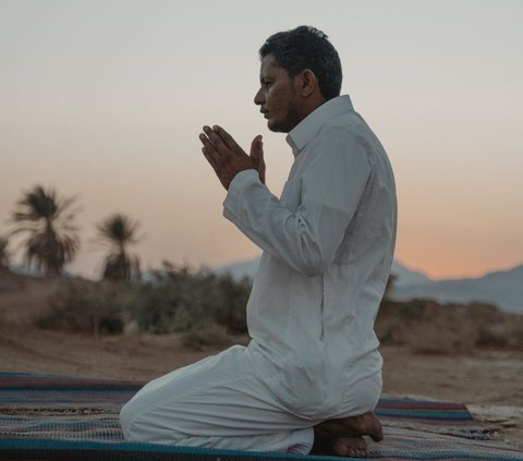 Bacaan Sholat Lengkap dari Niat hingga Salam, Umat Islam Wajib Hafal