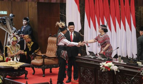 Jokowi Curhat Disebut Plonga-plongo hingga Firaun