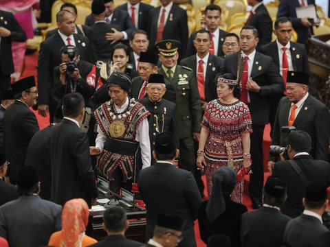 FOTO: Ekspresi Jokowi Curhat Disebut Pak Lurah, Plonga-plongo, hingga Firaun di Sidang Tahunan MPR