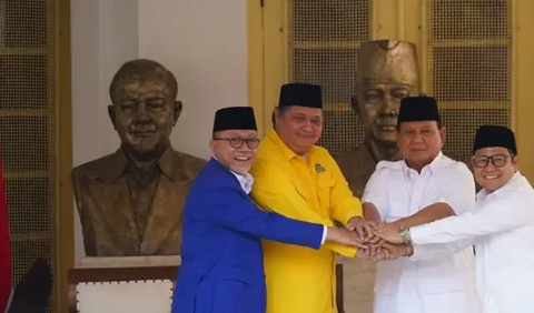 Airlangga melanjutkan, hingga akhirnya di persimpangan ketiga, Indonesia masuk dalam persimpangan apakah negara ini akan menjadi negara maju atau menjadi negara berpendapatan menengah.