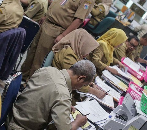 Diumumkan Jokowi: Gaji PNS, TNI dan Polri Naik 8 Persen di 2024