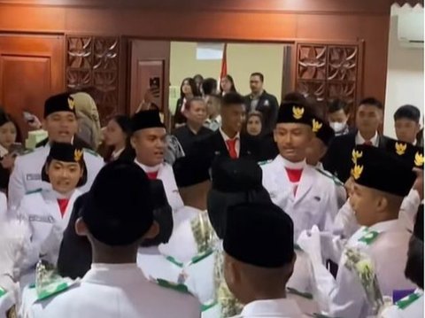 8 Potret Dhofin, Anak dari Ibnu Jamil, Menjadi Salah Satu Anggota Paskibraka Kota Jakarta Selatan Yang Sangat Ganteng dan Gagah.