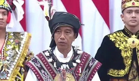 Presiden Joko Widodo menyinggung sosok 'Pak Lurah' yang menjadi tren perbincangan di antara politisi partai politik.