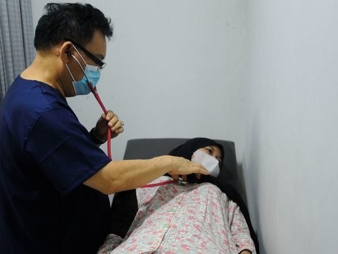 FOTO: Penderita ISPA Meningkat di Tengah Buruknya Polusi Udara Jakarta