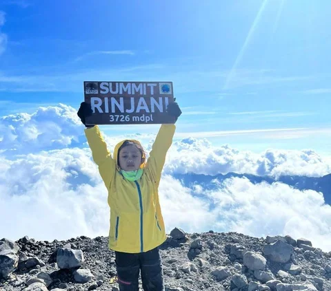 Bocah Kelas 5 SD Ini Berhasil Taklukan Gunung Rinjani, Aksinya Banjir Pujian