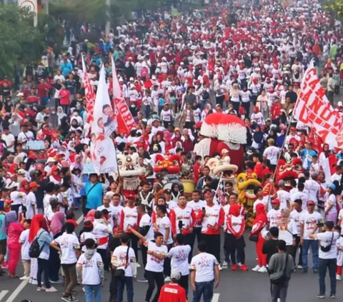 VIDEO: Momen Ganti Baju Relawan Prabowo, Beralih Dukung Ganjar di 2024