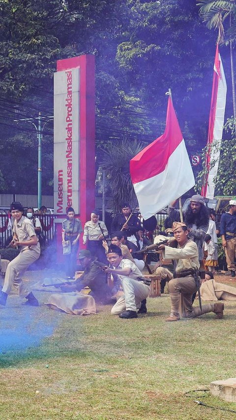 FOTO: Tapak Tilas Perjalanan Bangsa Indonesia Rebut Kemerdekaan Lewat Sosiodrama Romansa Negeri