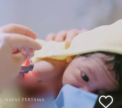 Bayi Ganteng! Ini Potret Anak Ketiga Ryana Dea yang Baru Lahir, Namanya Gavin Rafaeyza Redi