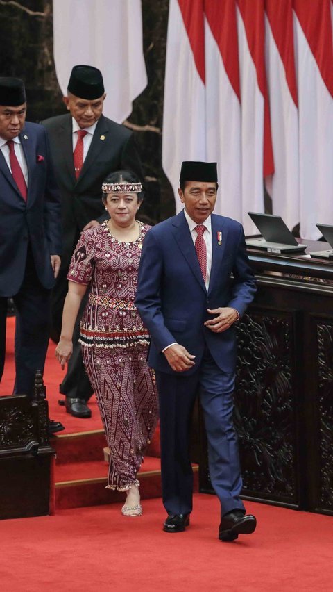 Dalam upaya transformasi ekonomi, Presiden Jokowi menjelaskan akan menempuh dua strategi utama, yakni strategi jangka pendek dan strategi jangka menengah.