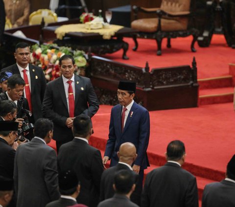 Presiden Joko Widodo (Jokowi) memprediksi pertumbuhan ekonomi pada tahun 2024 akan berada pada kisaran 5,2 persen.