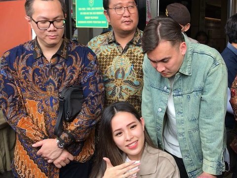 9 Potret Kemesraan Rendy Kjaernett dan Lady Nayoan Setelah Berdamai di Pengadilan Negeri Bekasi