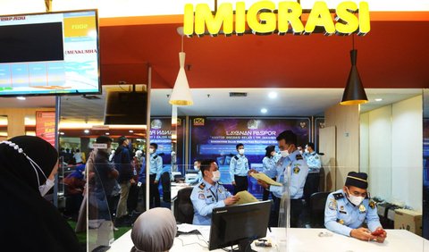 Kasubsi Penindakan Kantor Imigrasi Jambi Mangampu Siregar membenarkan adanya penyerahan WN China itu dan sudah ditahan di Imigrasi.