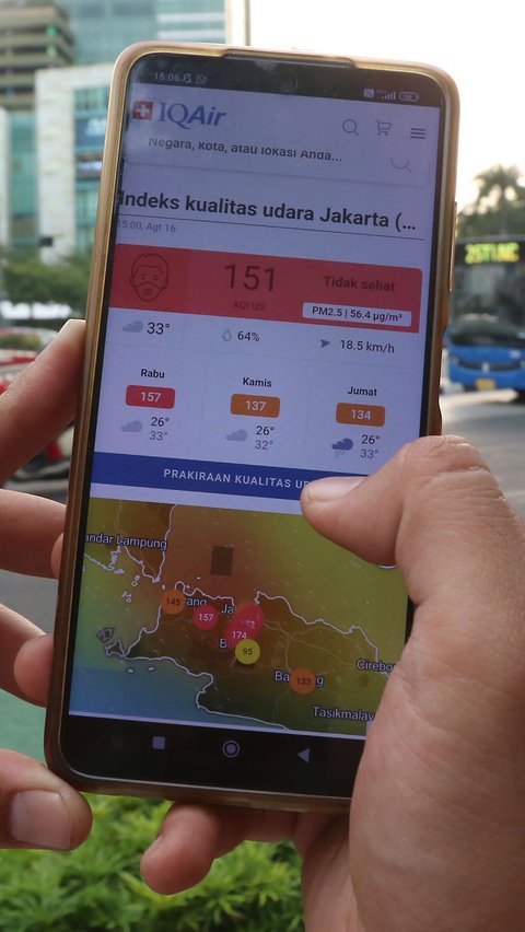 FOTO: Polusi Udara Masih Menyelimuti Jabodetabek, IQAir Laporkan Hampir Ada 8.000 Kematian di Jakarta