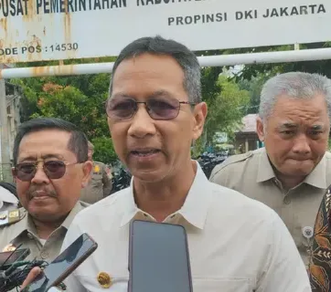 Sebelumnya, Penjabat Gubernur DKI Jakarta Heru Budi Hartono mengatakan bahwa penggantian rumput JIS sekarang menjadi tanggung jawab Pemprov. Padahal, mulanya hal itu merupakan kewenangan Kementerian PUPR dengan anggaran Rp6 miliar.