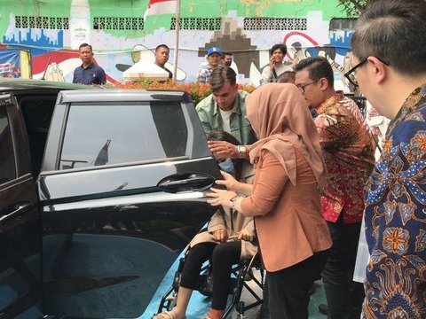 Kemesraan Rendy Kjaernet dan Lady Nayoan, 8 Momen Mengharukan di Pengadilan, dari Dorong Kursi Roda Hingga Cium Pipi