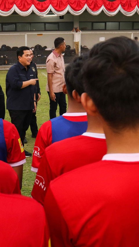 Pada kesempatan itu, Erick Thohir menemui 50 peserta yang lolos seleksi regional 12 kota yang akan mengikuti seleksi nasional pemain Timnas Indonesia U-17 di Jakarta dari tanggal 15-17 Agustus 2023.