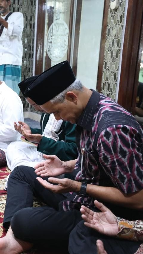 Ziarah ke Makam Mbah Dalhar Watucongol, Ganjar Belajar Cara Mencintai Indonesia