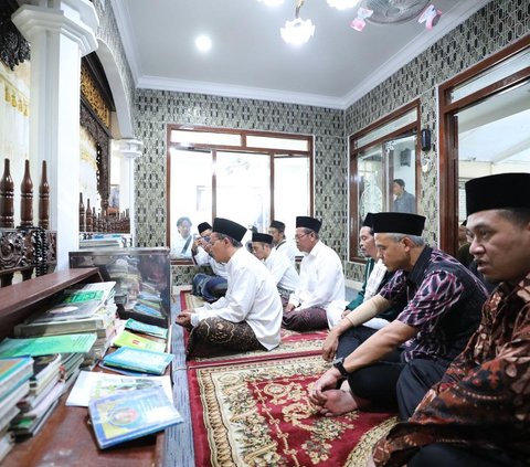 Ziarah ke Makam Mbah Dalhar Watucongol, Ganjar Belajar Cara Mencintai Indonesia