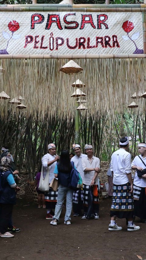 FOTO: Pasar Pelipur Lara Hutan Bambu Jadi Destinasi Baru Wisatawan di Desa Penglipuran Bali