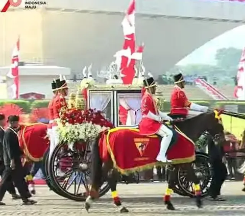 Bendera Merah Putih dan Naskah Teks Proklamasi tiba di Istana Merdeka, Jakarta untuk digunakan dalam Upacara HUT ke-78 Kemerdekaan Republik Indonesia.